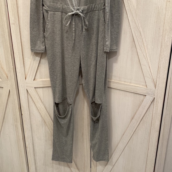 Gray off-the-shoulder jumpsuit - Picture 3 of 4